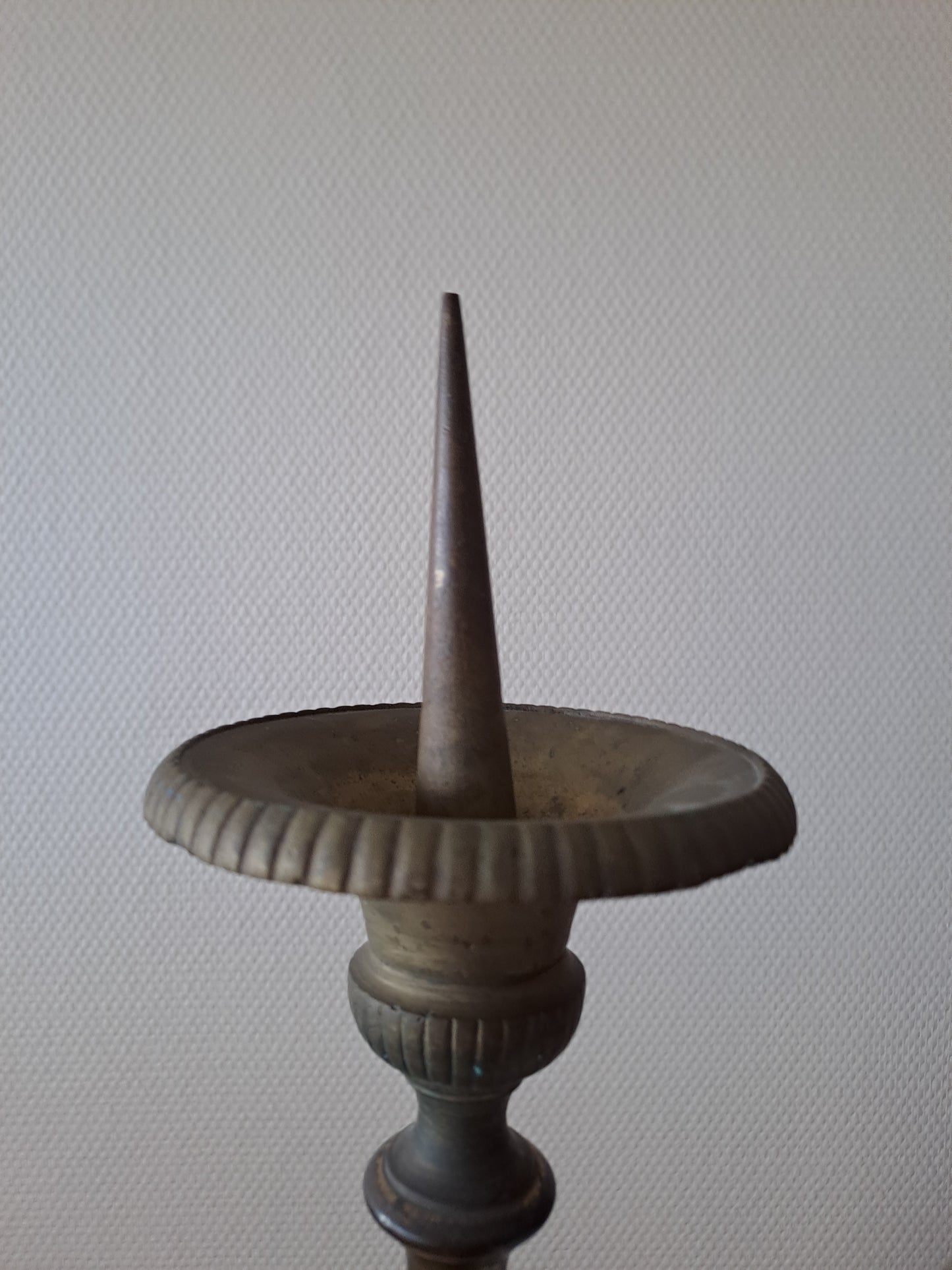 Pique cierge D'Église. En laiton et bronze.