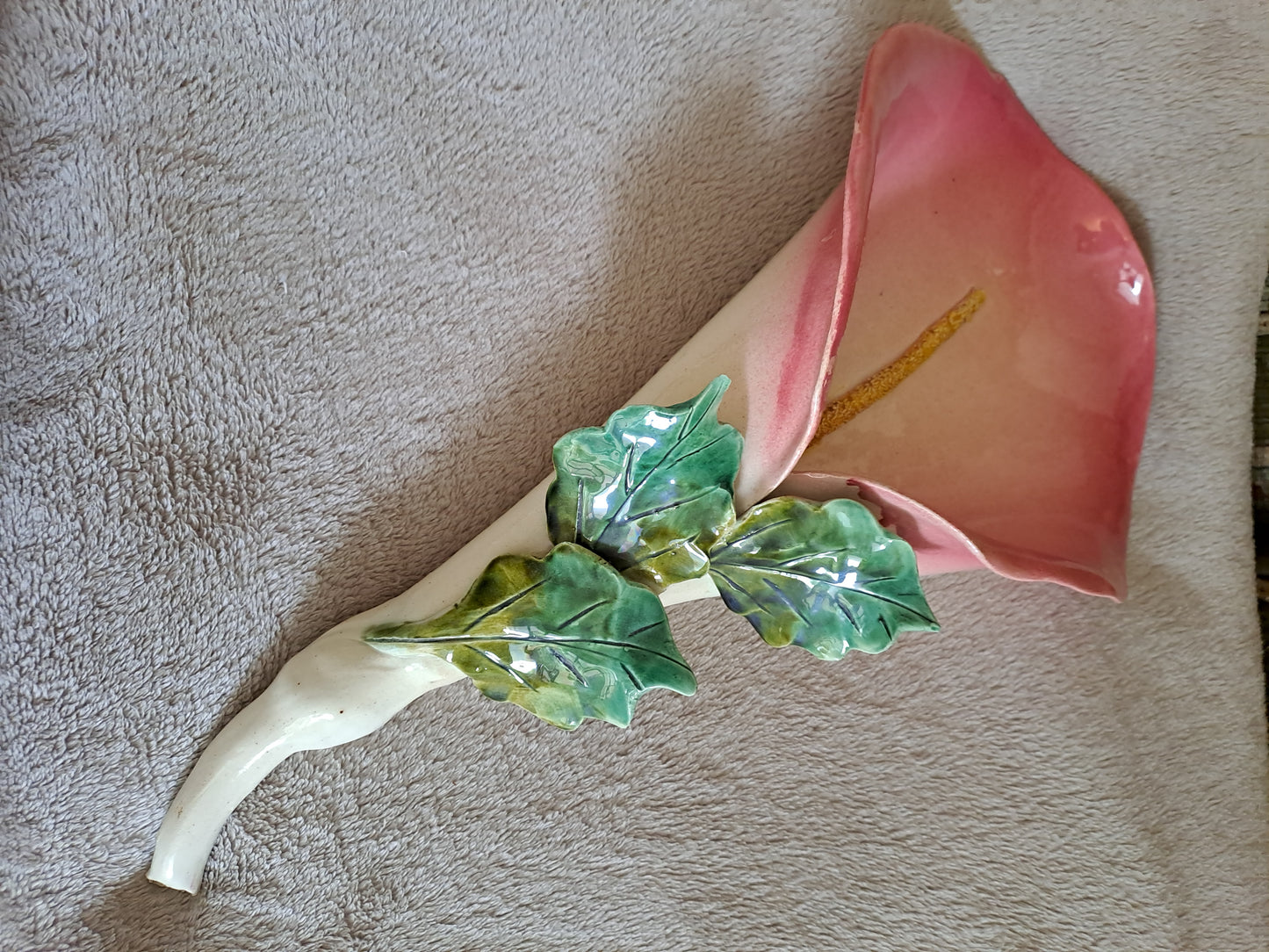 Bouquetiere représentant une fleur. Signé. 41 cm. Ancien decoration vintage.
