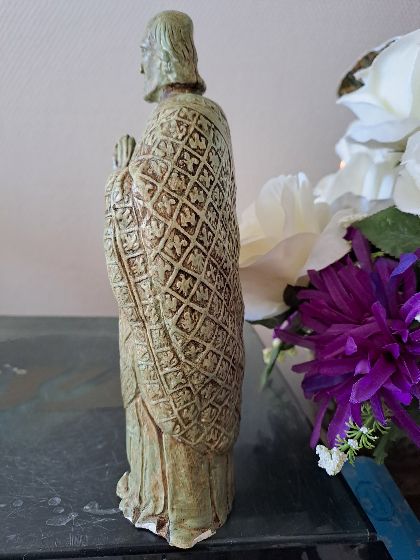 Statue en plâtre. Saint curé d'ars. Saint Jean-Marie Vianney.