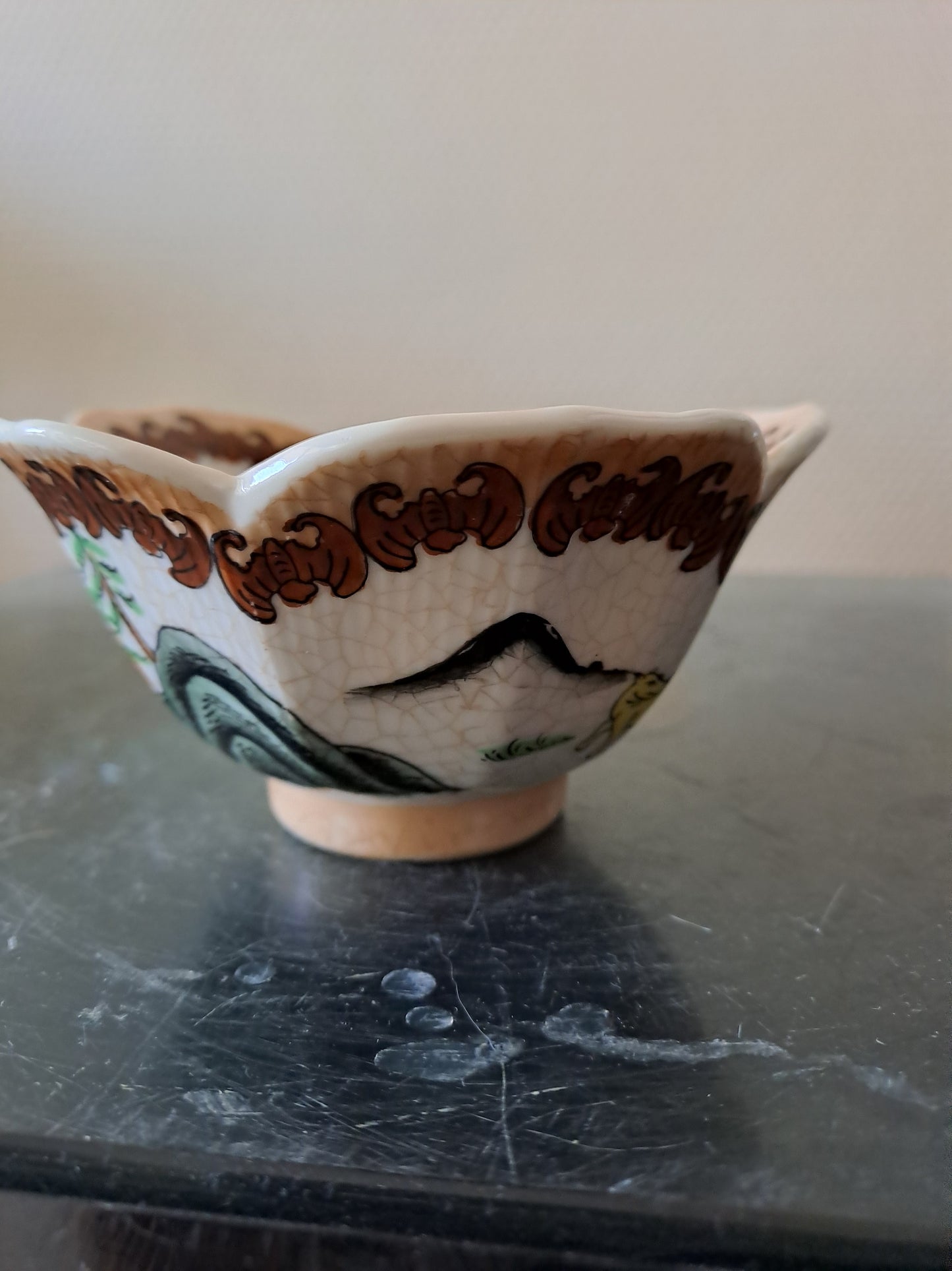 Bol Riz Chinois 1. Porcelaine forme Fleur de Lotus. Chine  Signé En Rouge