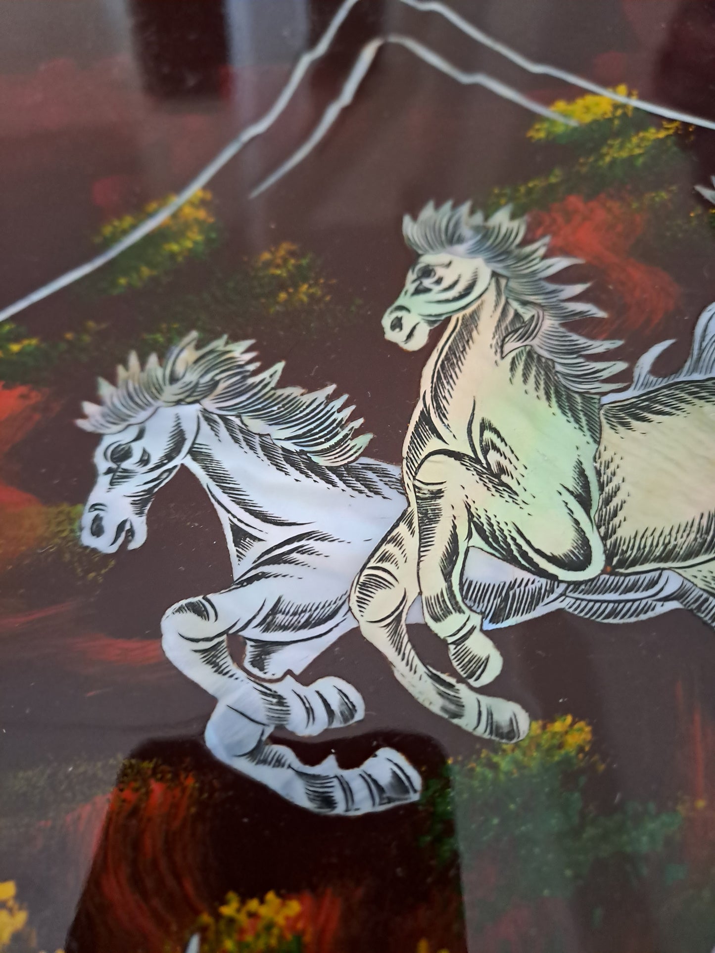 Panneau De Laque Marquetés Instration De Nacre. Chevaux aux galops. Ancien décoration vintage asie asiatique.