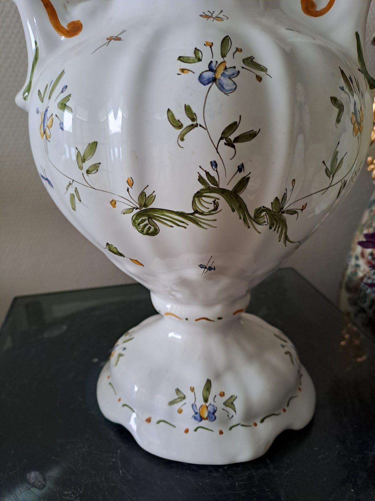 Vase Moustiers. Peint à la main.