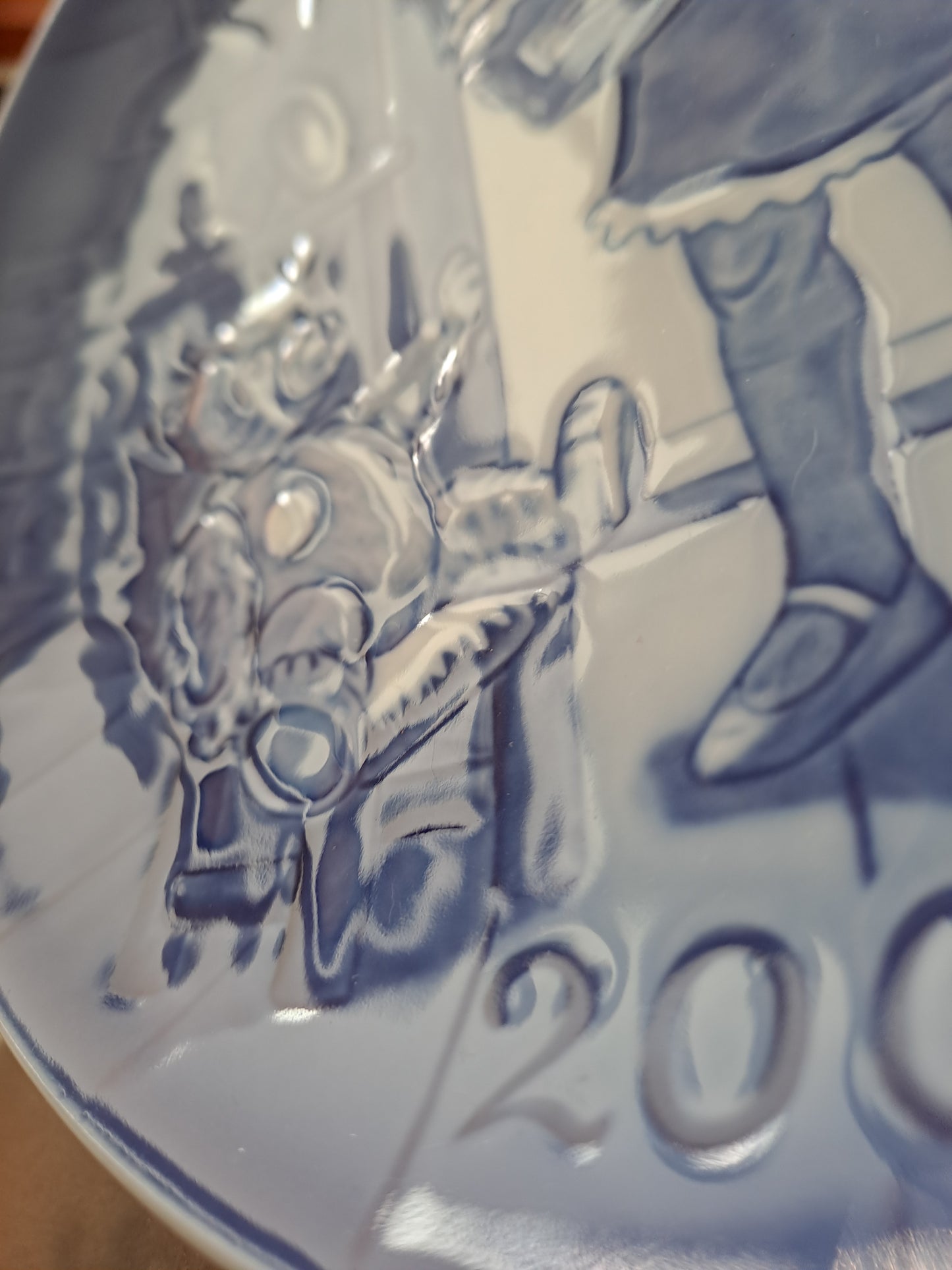 Royal Copenhaguen. Assiette décorative en Porcelaine. Collection ourson "STEIFF Goldilocks". 2004.