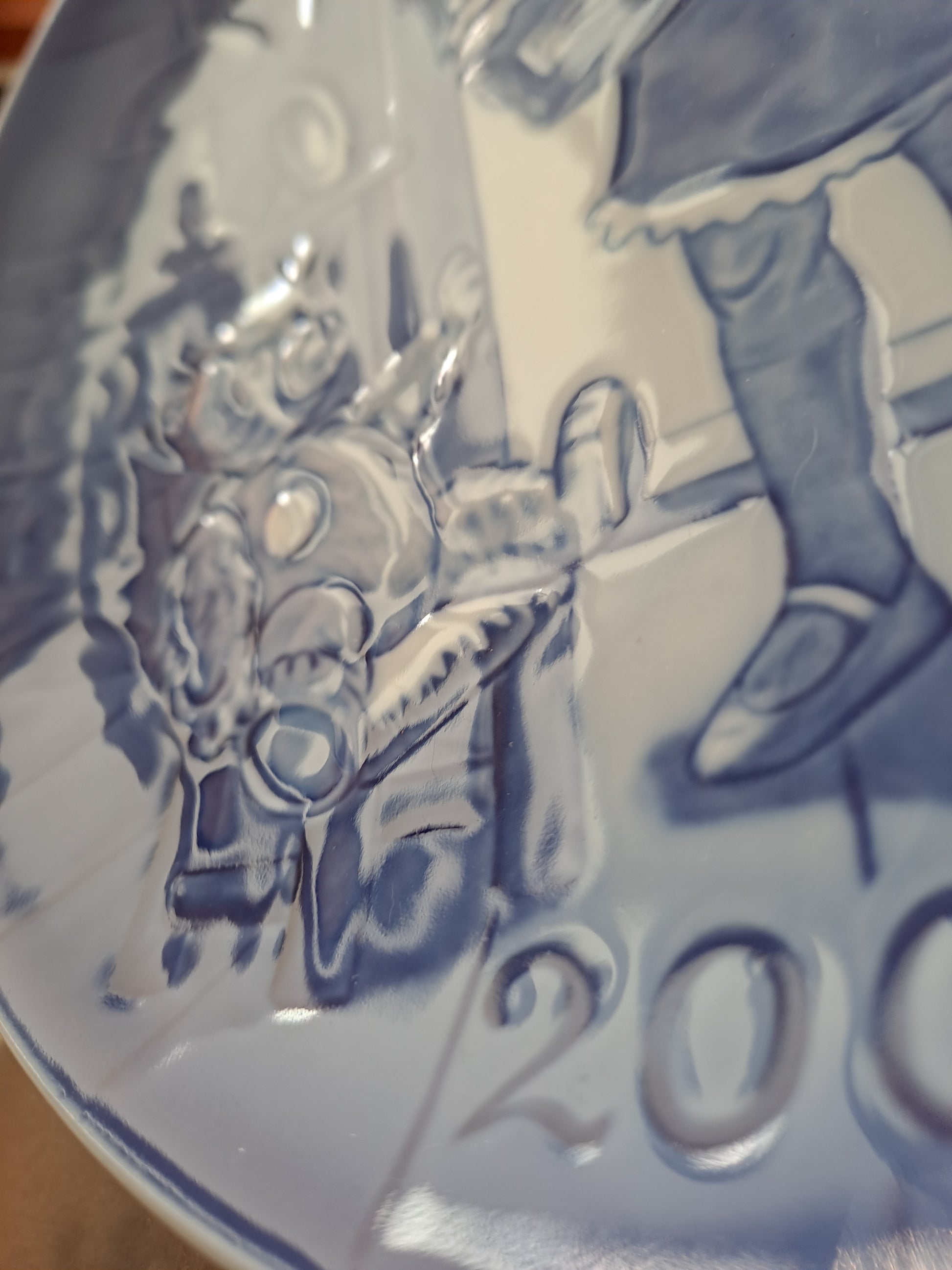 Royal Copenhaguen. Assiette décorative en Porcelaine. Collection ourson "STEIFF Goldilocks". 2004.