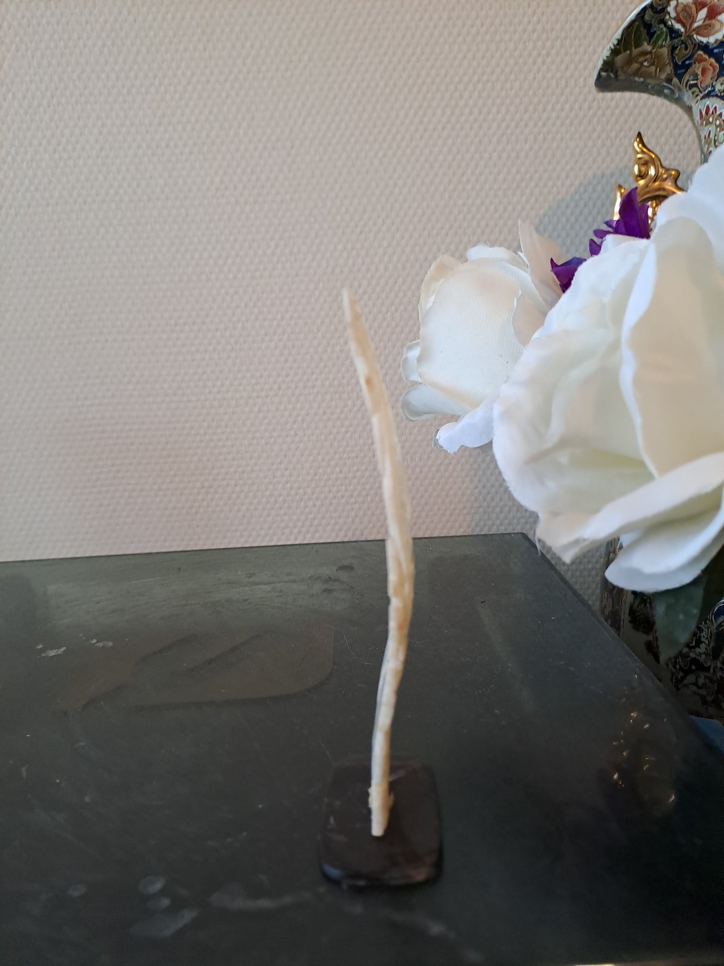 Nacre sculpture représentant un dragon. Myanmar ( Birmanie).