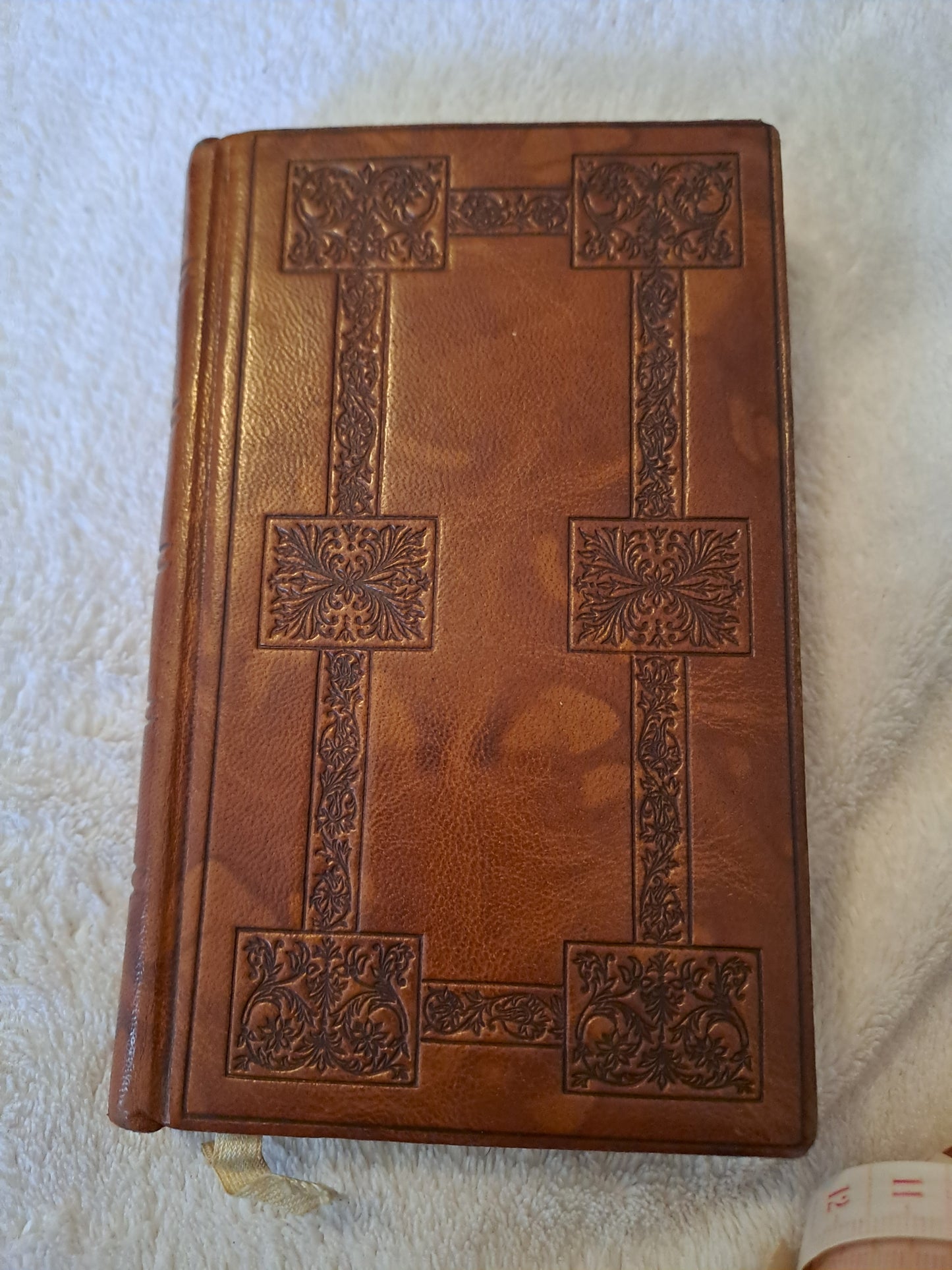 Missel romain contenant les offices de tous les dimanches et.....