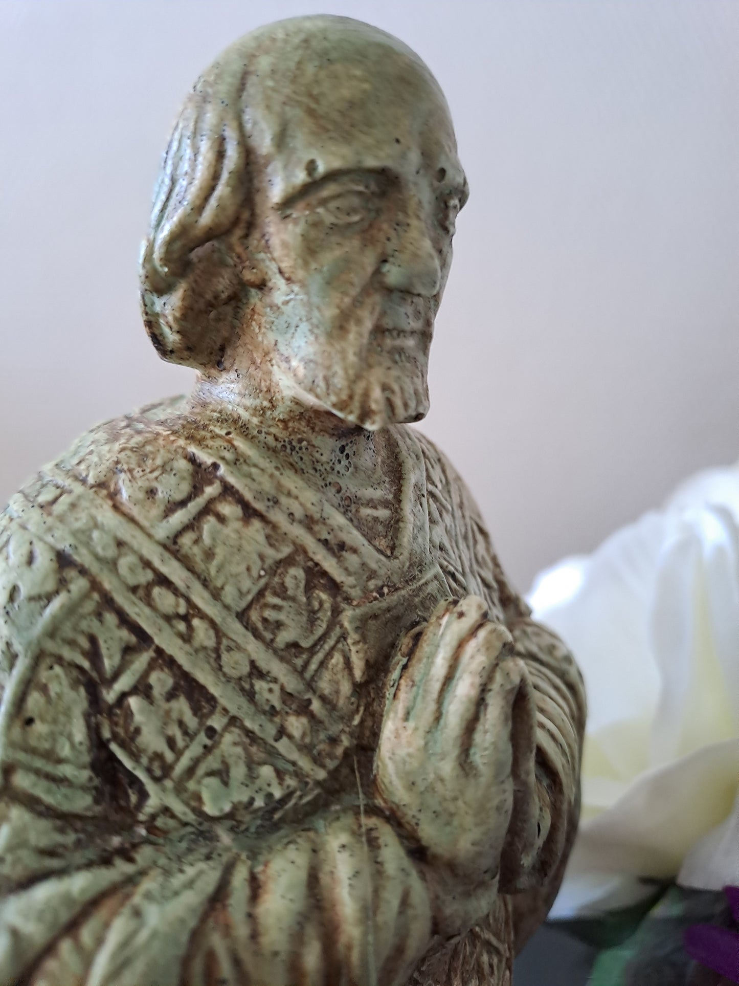 Statue en plâtre. Saint curé d'ars. Saint Jean-Marie Vianney.