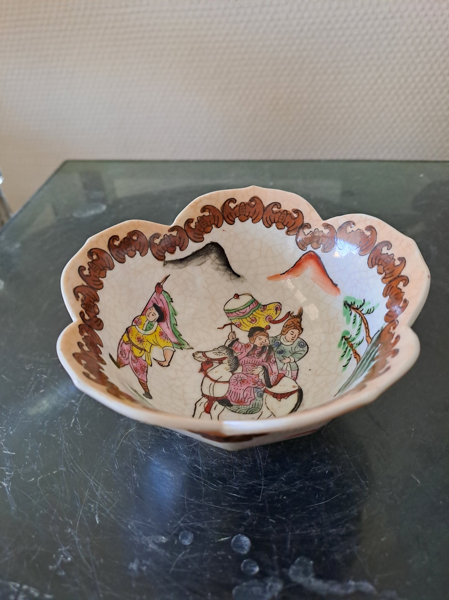 Bol 2 chine. Porcelaine forme Fleur de Lotus. Chine  Signé En Rouge