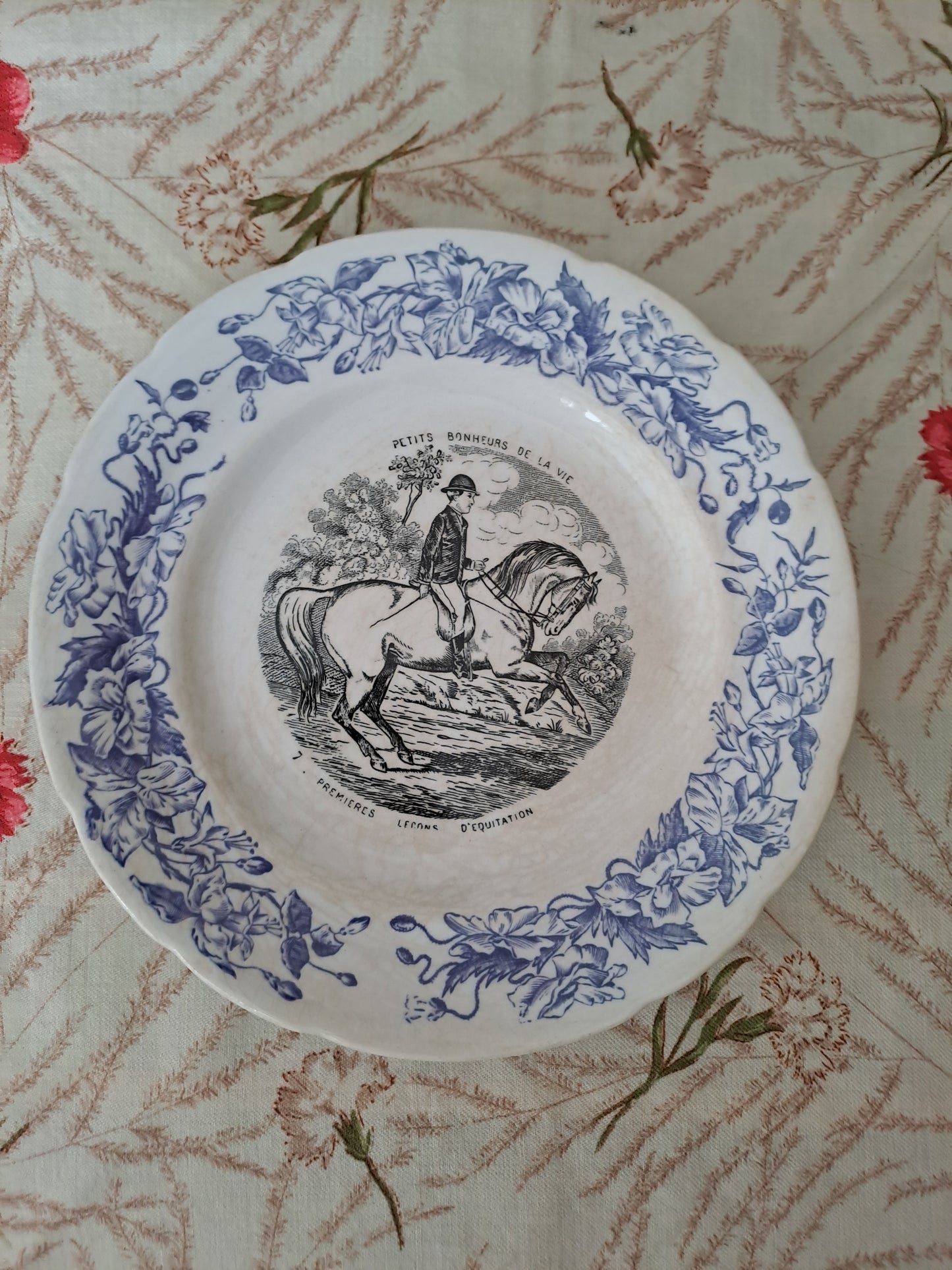 Assiette décorative Parlante. N°7. Les petits bonheurs de la vie. H. B. Choisy Le Roi.