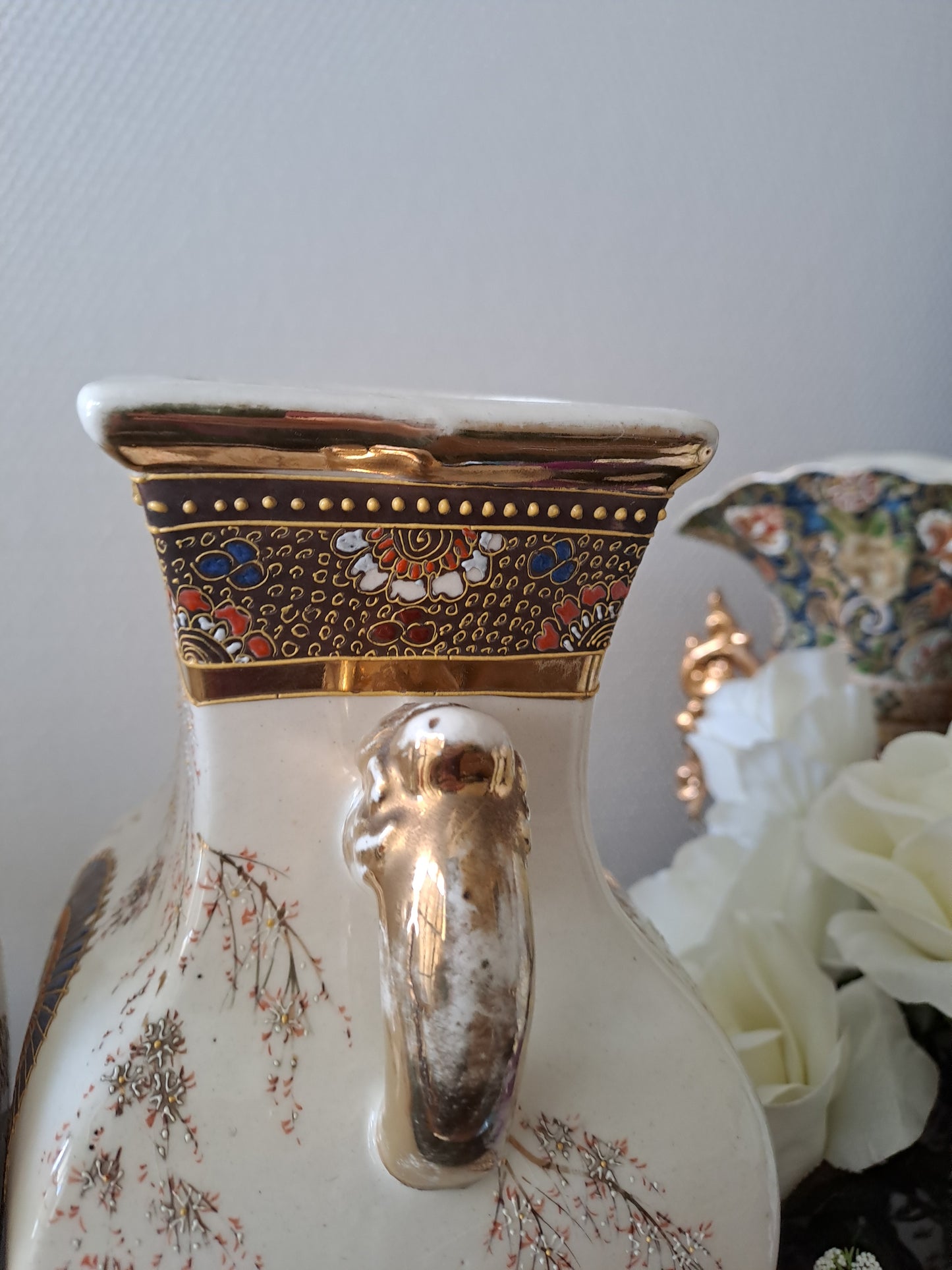 Paire de Vases En Porcelaine japonaise.