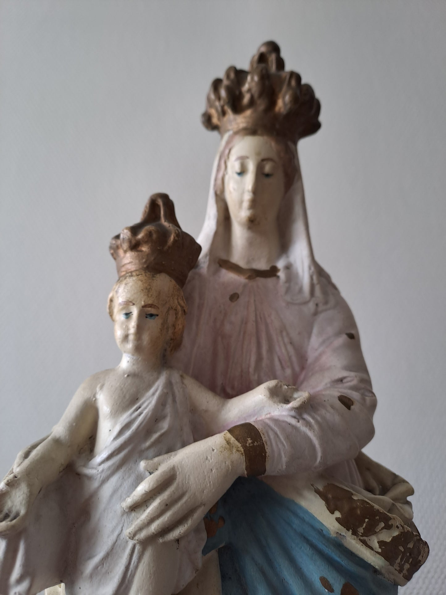 Statue Sainte Vierge Marie Notre-Dame des Victoires. Dites " Vierge au sourire " par Sainte Thérèse De L'enfant Jesus.