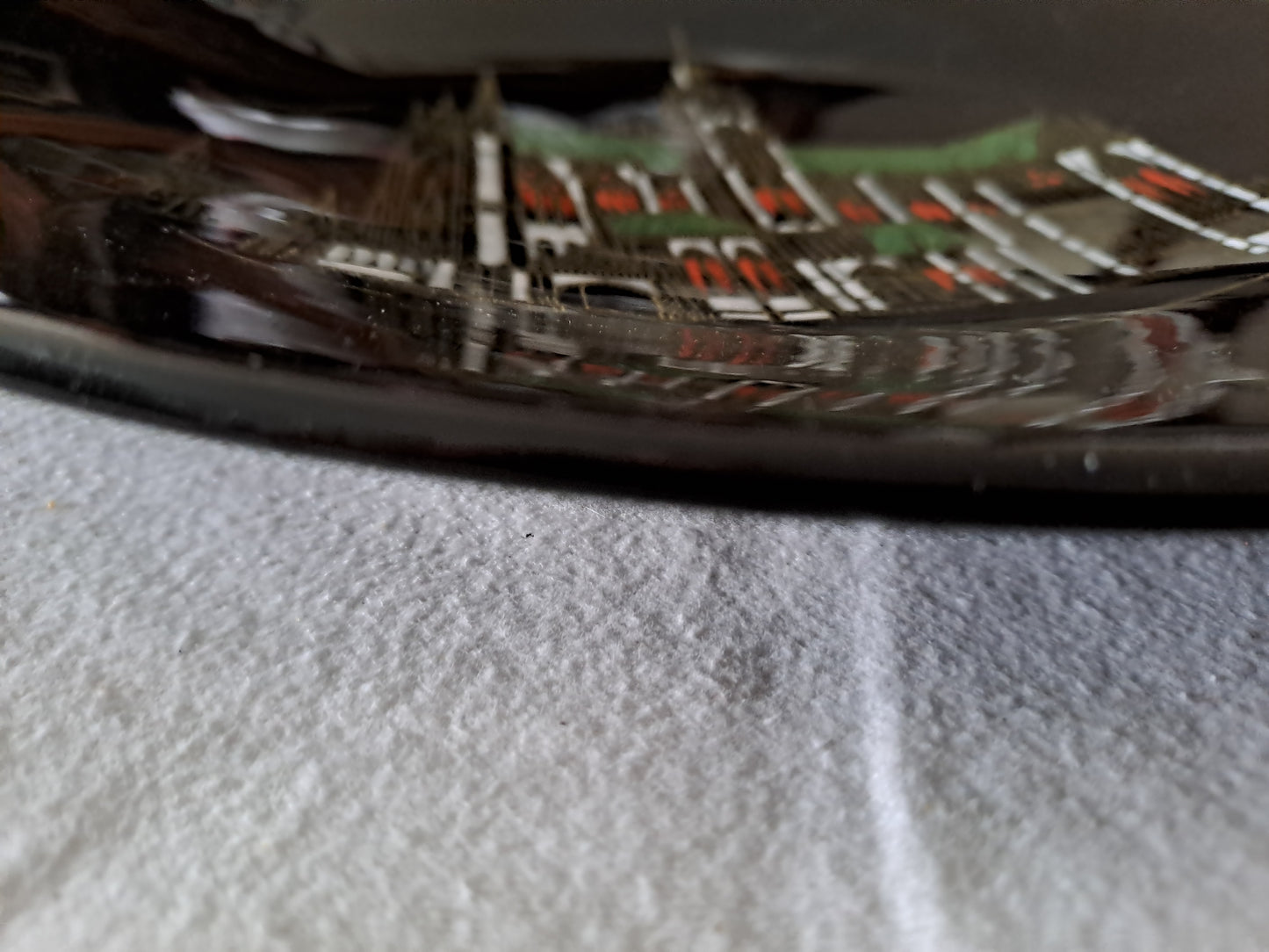 Longwy. Assiette Cathedrale De Metz N° 3522. Décoré À La Main. Grand Feu.